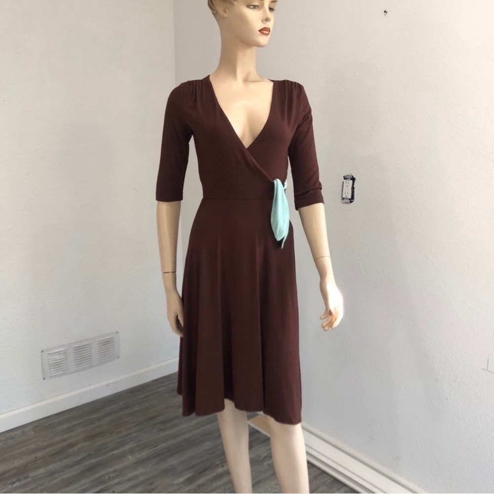 Mica brown & blue dressV- neck knee length S:S